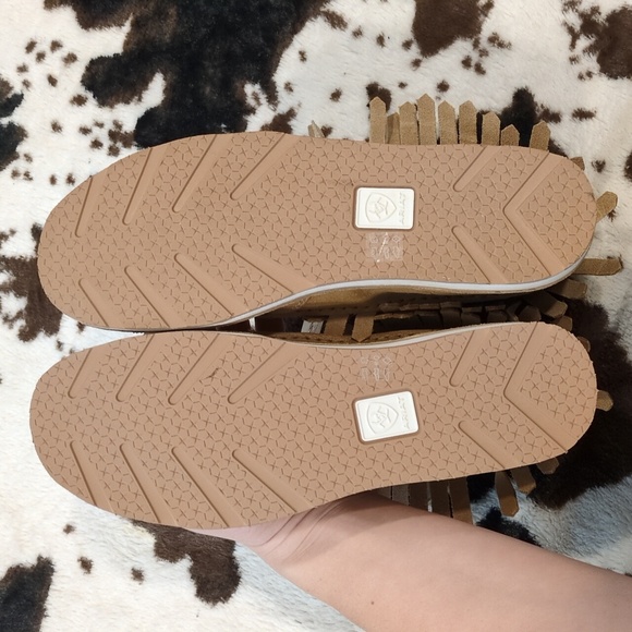 NWT Ariat Women's leather Chukka Tan Fringe Shoe size 10 B Med - Picture 9 of 11